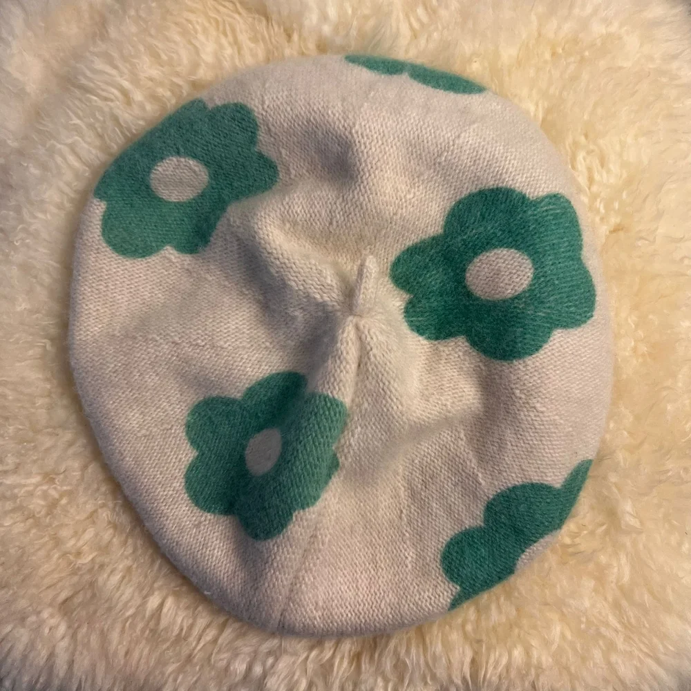 (SOLD) Brand New💫 Urban Outfitters Jane Printed Beret - Picture 3 of 3